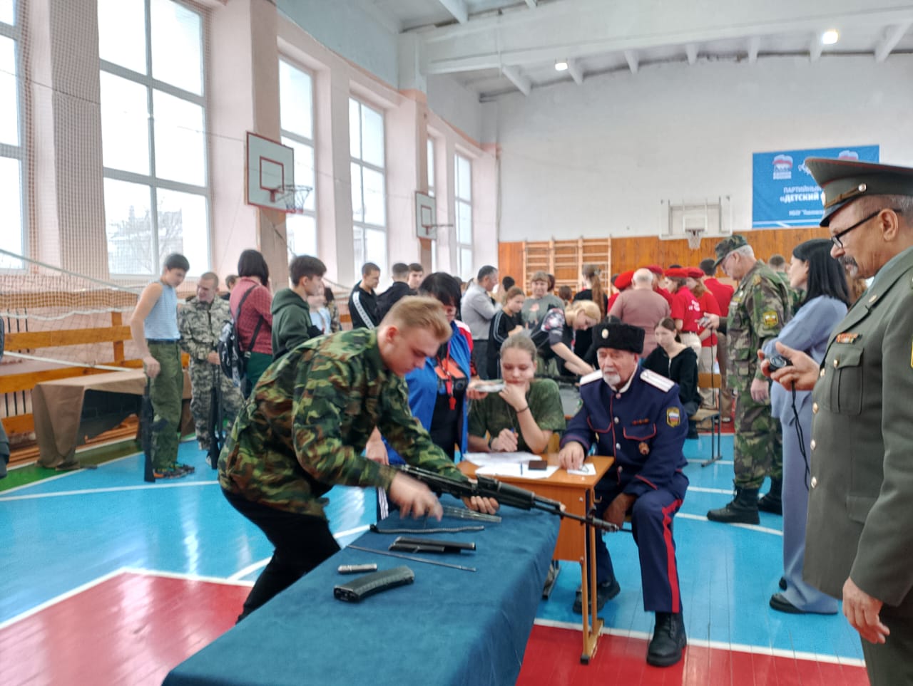 22 ноября в Павловской школе прошли районные соревнования по военному двоеборью, посвященные 105-й годовщине со дня рождения нашего земляка, конструктора стрелкового оружия М.Т. Калашникова..